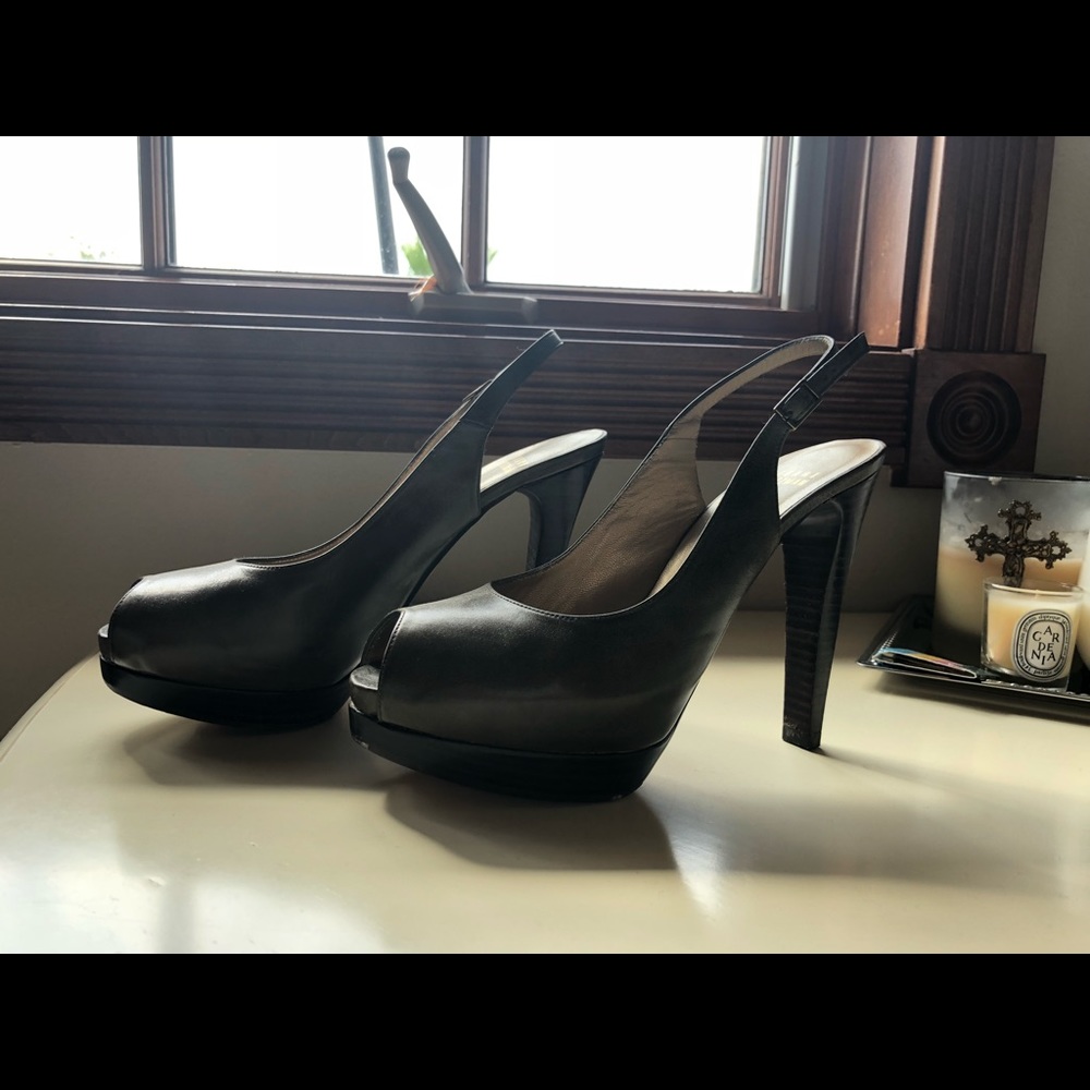 Stuart Weitzman olive green platform heel size 6.5